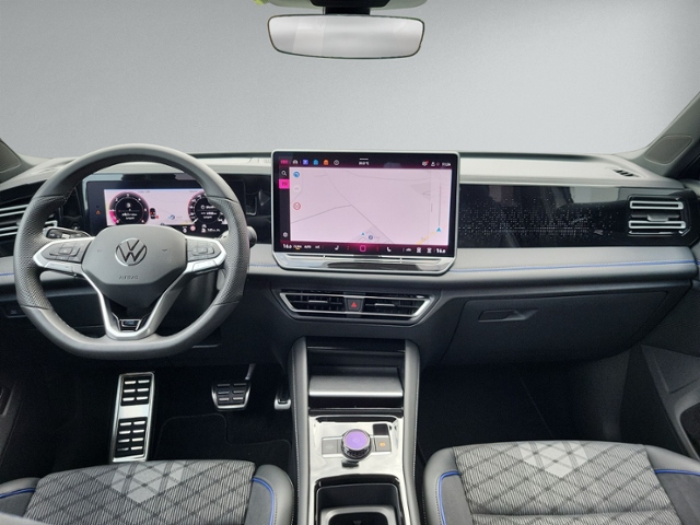 Tiguan 2.0 TDI R-LINE STNHZ+PANO+IQ.LIGHT+HEAD-U
