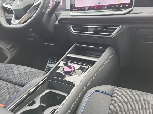 Tiguan 2.0 TDI R-LINE STNHZ+PANO+IQ.LIGHT+HEAD-U