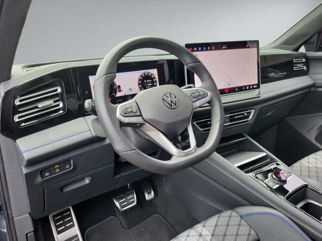 Tiguan 2.0 TDI R-LINE STNHZ+PANO+IQ.LIGHT+HEAD-U