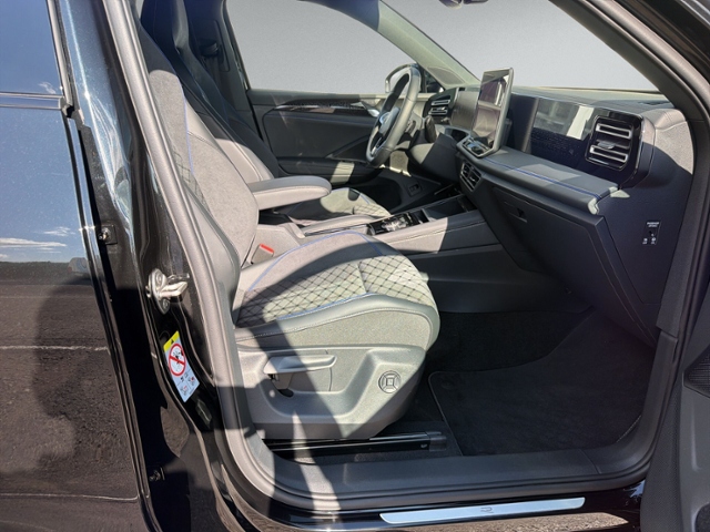 Tiguan R-Line 2.0 TDI 4MOTION STNDHZ+AHK+PANO+IQ