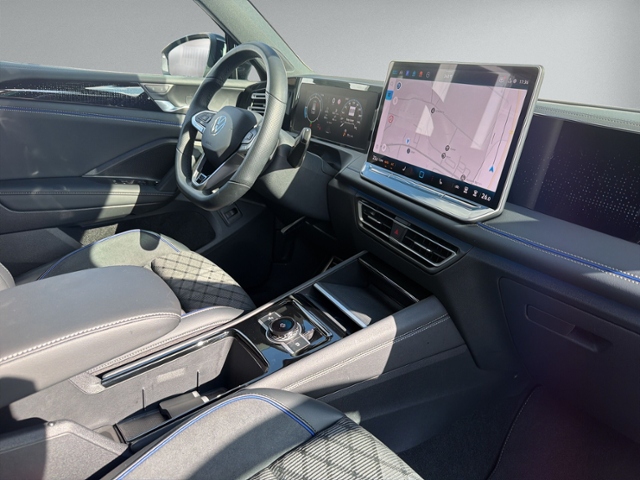 Tiguan R-Line 2.0 TDI 4MOTION STNDHZ+AHK+PANO+IQ