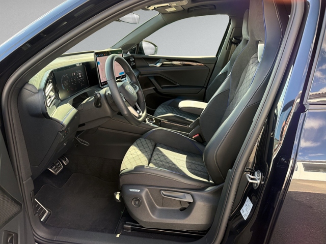 Tiguan R-Line 2.0 TDI 4MOTION STNDHZ+AHK+PANO+IQ