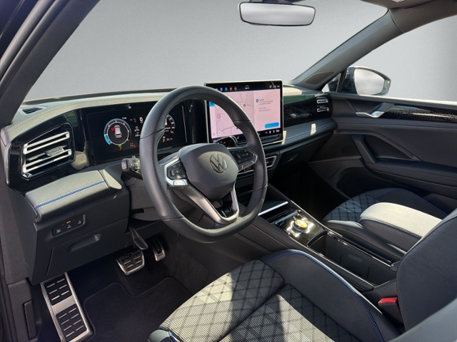 Tiguan R-Line 2.0 TDI 4MOTION STNDHZ+AHK+PANO+IQ