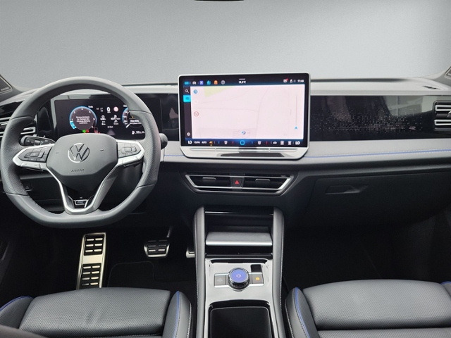 Tiguan 2.0 TDI R-LINE DSG 4MOTION PANO+AHK+LEDER