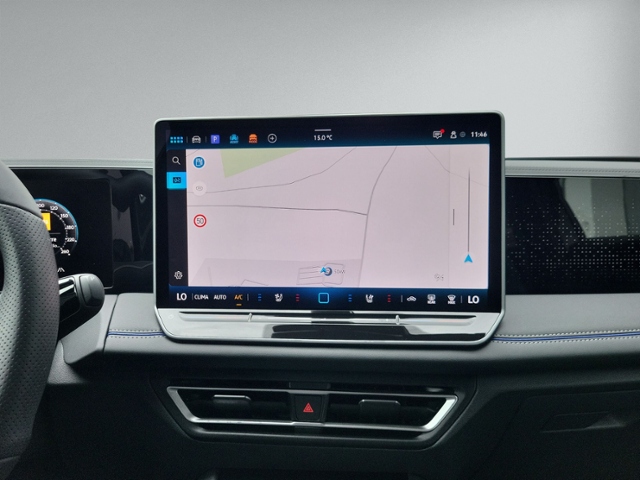 Tiguan 2.0 TDI R-LINE DSG 4MOTION PANO+AHK+LEDER