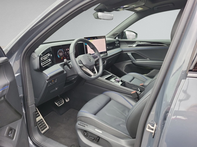 Tiguan 2.0 TDI R-LINE DSG 4MOTION PANO+AHK+LEDER