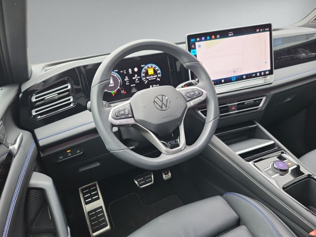 Tiguan 2.0 TDI R-LINE DSG 4MOTION PANO+AHK+LEDER