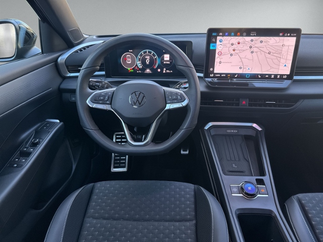 T-Roc R-Line 1.5 eTSI AHK+IQ.LIGHT+NAVI+HEAD-UP+
