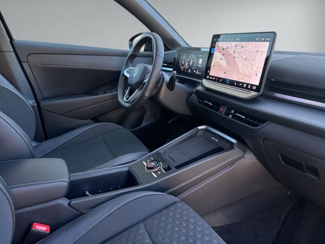 T-Roc R-Line 1.5 eTSI AHK+IQ.LIGHT+NAVI+HEAD-UP+