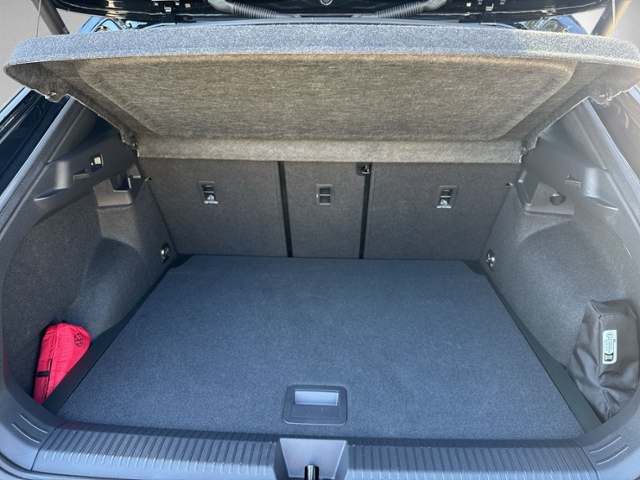 T-Roc R-Line 1.5 eTSI AHK+IQ.LIGHT+NAVI+HEAD-UP+