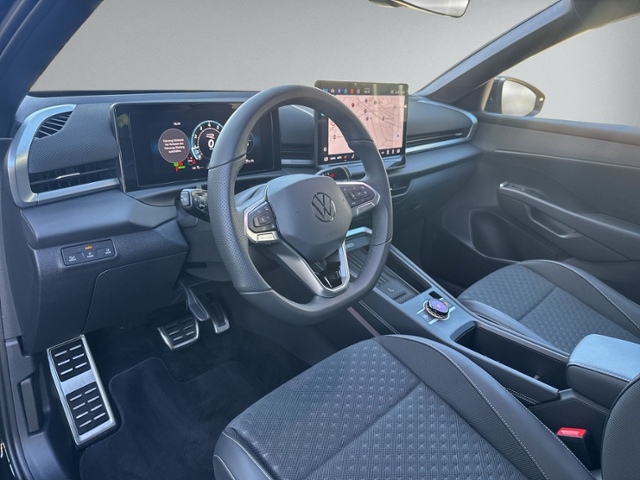 T-Roc R-Line 1.5 eTSI AHK+IQ.LIGHT+NAVI+HEAD-UP+
