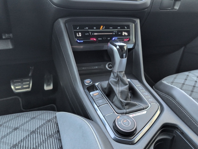 Tiguan 2.0 TDI R-LINE 4MOTION AHK+IQ.LIGHT+eHECK