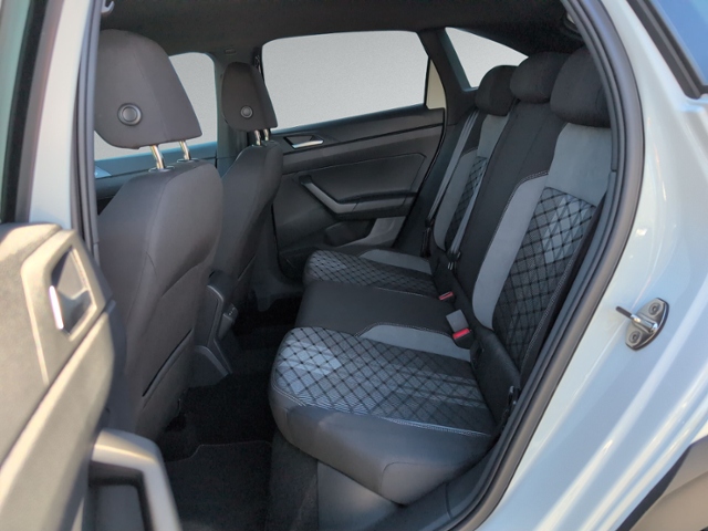 Taigo 1.5 TSI DSG R-LINE AHK+IQ.LIGHT+NAVI.+RFK+
