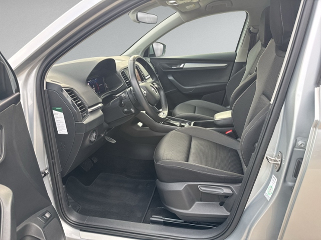 Karoq 1.5 TSI DSG TOUR AHK+RFK+behz.WSS+LED+NAVI