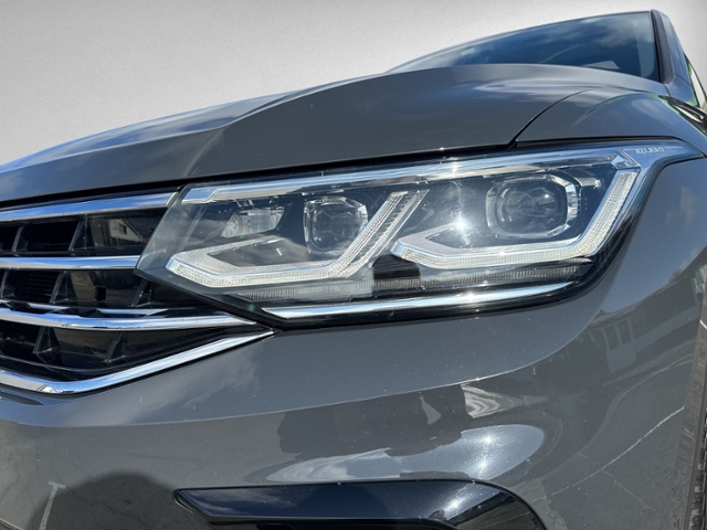 Tiguan 2.0 TDI ELEGANCE PANO+RFK+IQ.LIGHT+eHECK+