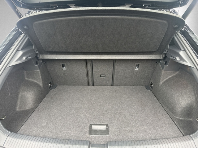 T-Roc 1.5 TSI DSG R-LINE PANO+IQ.LIGHT+RFK+NAVI+