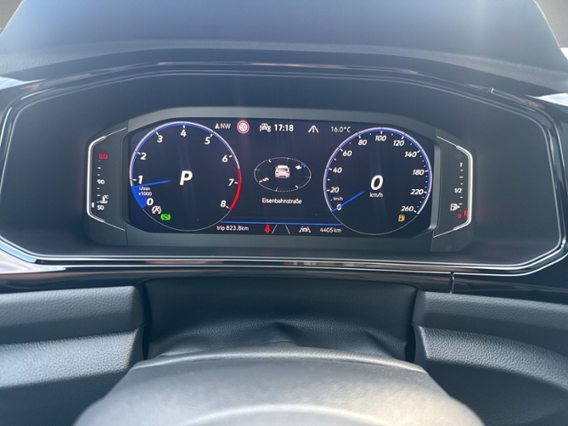 T-Roc 1.5 TSI DSG R-LINE PANO+IQ.LIGHT+RFK+NAVI+