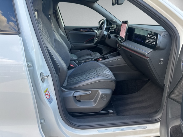 Tiguan 2.0 TDI DSG R-LINE 4MOTION PANO+360°+IQ.L