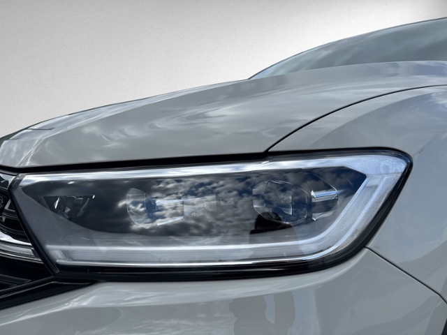 T-Roc 1.5 TSI DSG R-LINE PANO+IQ.LIGHT+RFK+NAVI+