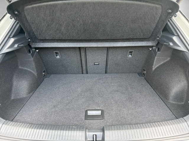 T-Roc 1.5 TSI DSG R-LINE PANO+IQ.LIGHT+RFK+NAVI+