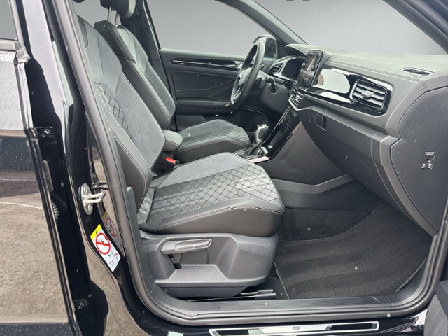 T-Roc 1.5 TSI DSG R-LINE PANO+IQ.LIGHT+RFK+NAVI+