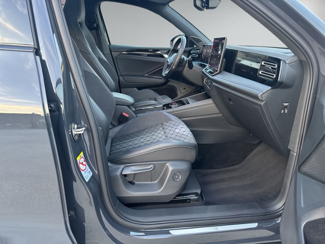 Tiguan 1.5 eTSI DSG R-LINE PANO+360°+IQ.LIGHT+HE