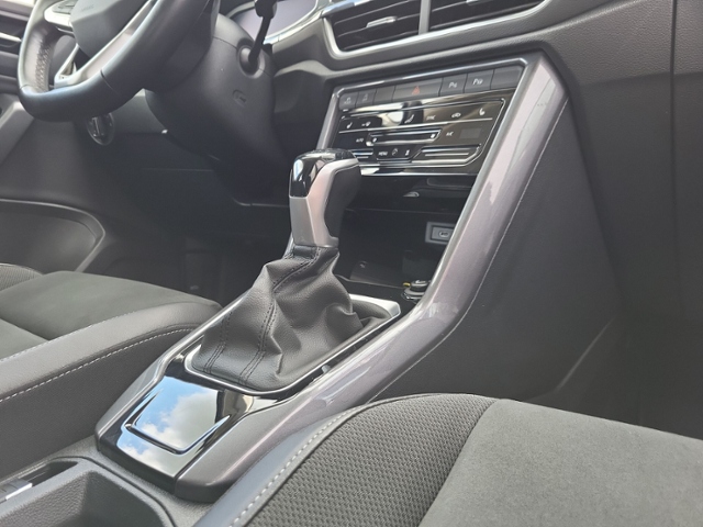 T-Roc 1.5 TSI DSG STYLE STNDHZ+AHK+RFK+ACC+NAVI+