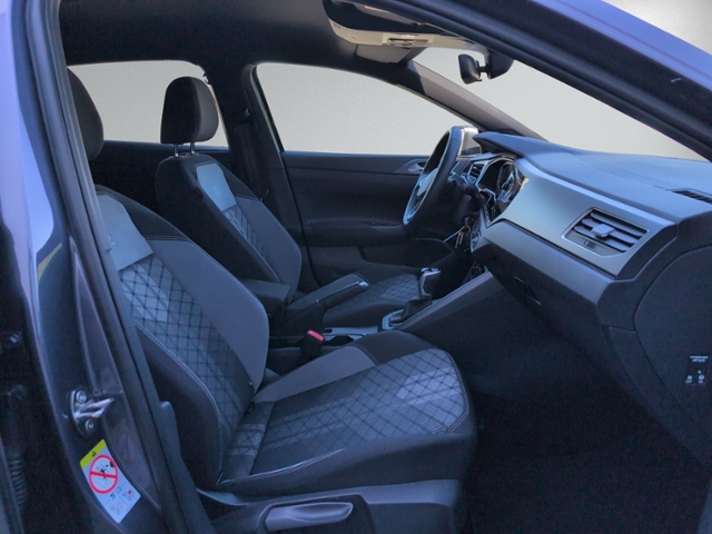 Taigo 1.5 TSI DSG R-LINE AHK+RFK+IQ.LIGHT+NAVI.+