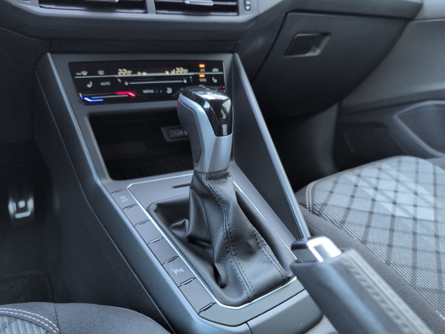 Taigo 1.5 TSI DSG R-LINE AHK+RFK+IQ.LIGHT+NAVI.+