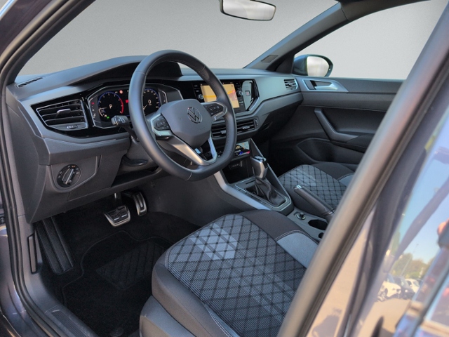 Taigo 1.5 TSI DSG R-LINE AHK+RFK+IQ.LIGHT+NAVI.+