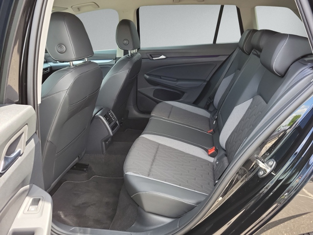 Golf VIII Variant 1.5 eTSI DSG AHK+360°+LED+NAVI