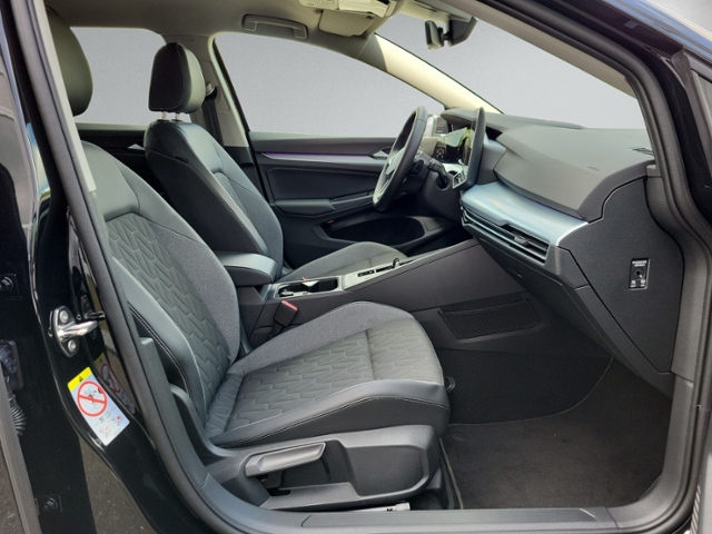 Golf VIII Variant 1.5 eTSI DSG AHK+360°+LED+NAVI