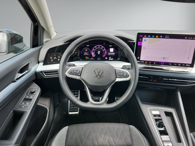 Golf VIII Variant 1.5 eTSI DSG AHK+360°+LED+NAVI
