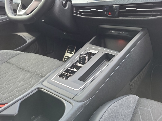 Golf VIII Variant 1.5 eTSI DSG AHK+360°+LED+NAVI