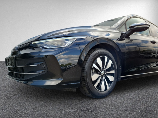Golf VIII Variant 1.5 eTSI DSG AHK+360°+LED+NAVI