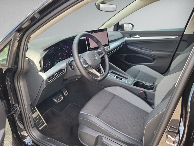Golf VIII Variant 1.5 eTSI DSG AHK+360°+LED+NAVI