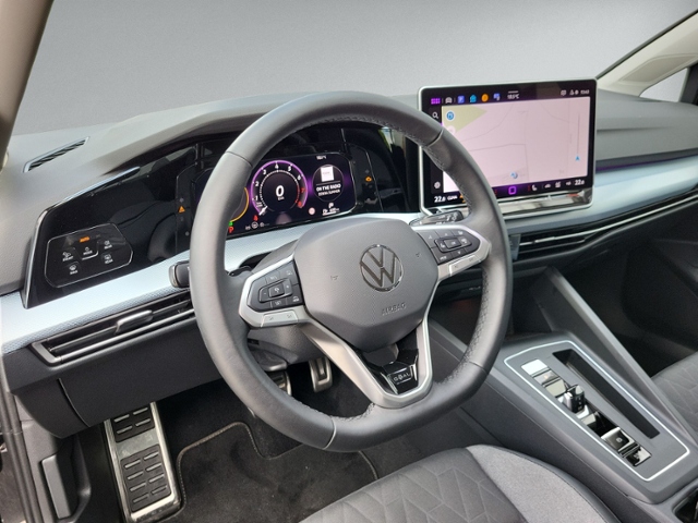 Golf VIII Variant 1.5 eTSI DSG AHK+360°+LED+NAVI