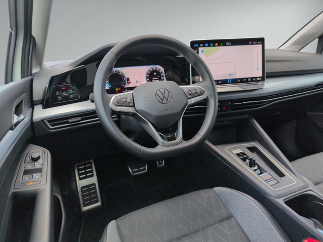 Golf VIII Variant 2.0 TDI DSG AHK+IQ.LIGHT+360°+