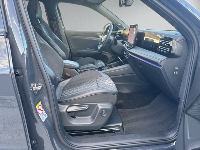 Tiguan 1.5 eTSI DSG R-LINE PANO+360°+IQ.LIGHT+HE