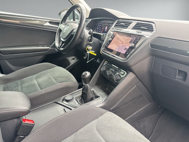 Tiguan 2.0 TDI R-LINE 4Motion LED+NAVI+eHECK+RFK