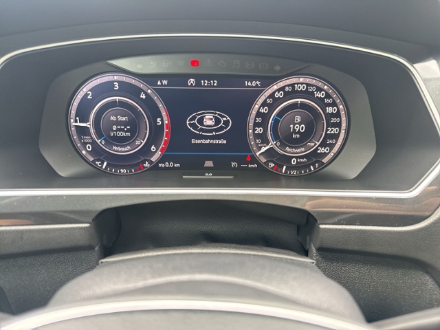 Tiguan 2.0 TDI R-LINE 4Motion LED+NAVI+eHECK+RFK