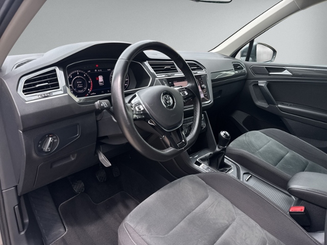 Tiguan 2.0 TDI R-LINE 4Motion LED+NAVI+eHECK+RFK