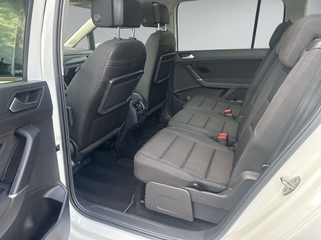 Touran 2.0 TDI UNITED 7-SITZER+PANO+AHK+NAVI+SHZ