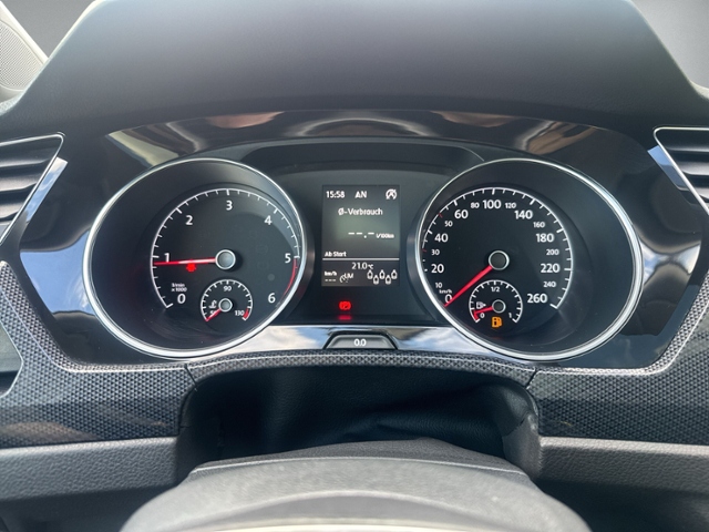Touran 2.0 TDI UNITED 7-SITZER+PANO+AHK+NAVI+SHZ