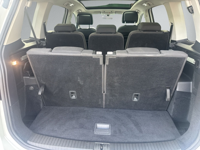 Touran 2.0 TDI UNITED 7-SITZER+PANO+AHK+NAVI+SHZ