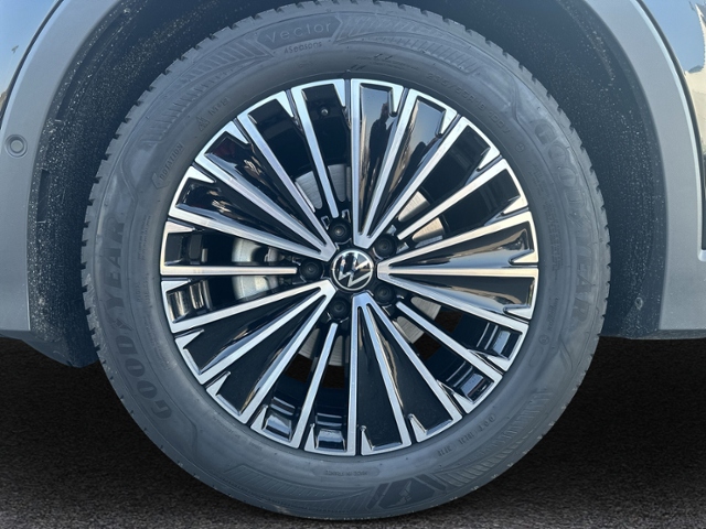Tiguan 1.5 eTSI DSG AHK+RFK+NAVI+eHECK+ACC+KEYLE