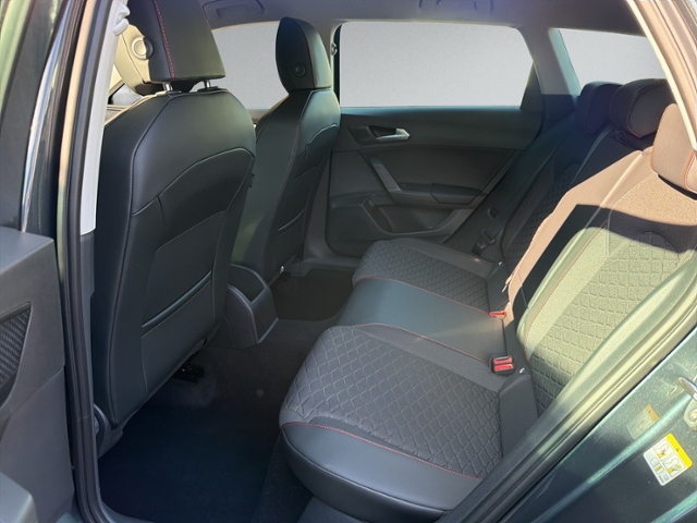 Leon ST 2.0 TDI DSG FULL-LINK+AHK+KAMERA+ACC+LED