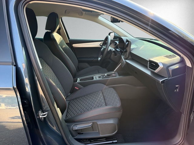 Leon ST 2.0 TDI DSG FULL-LINK+AHK+KAMERA+ACC+LED