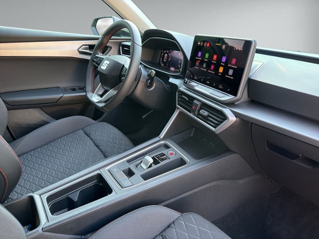 Leon ST 2.0 TDI DSG FULL-LINK+AHK+KAMERA+ACC+LED