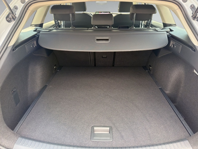 Leon ST 1.5 eTSI DSG STYLE AHK+RFK+NAVI+ACC+LED+